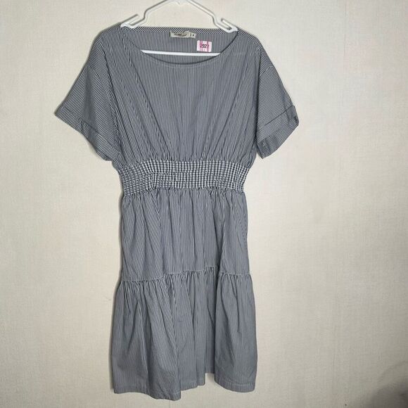 NWOT Vineyard Vines Smocked Waist Fit&Flare Dress Size M Blue Striped Lined Knee - Picture 2 of 10